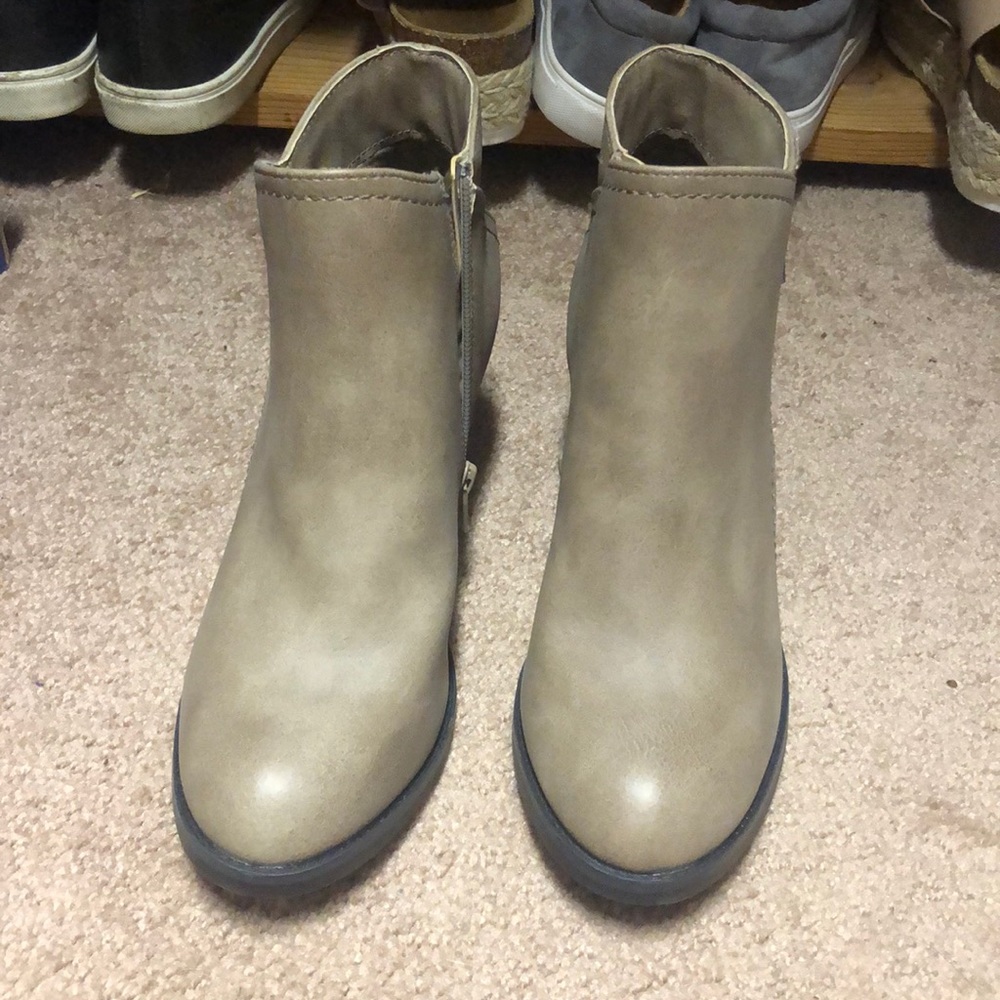 women’s shoes